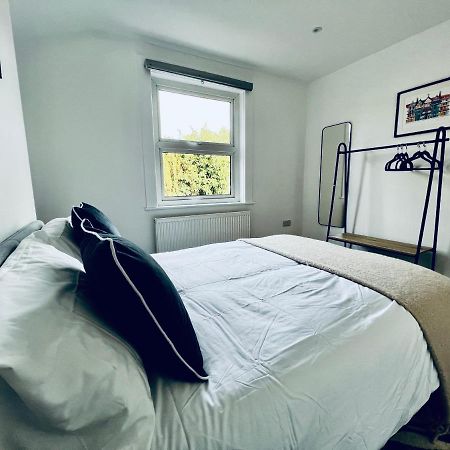 Neils Place Hosted By Airoperate Лондон Екстериор снимка