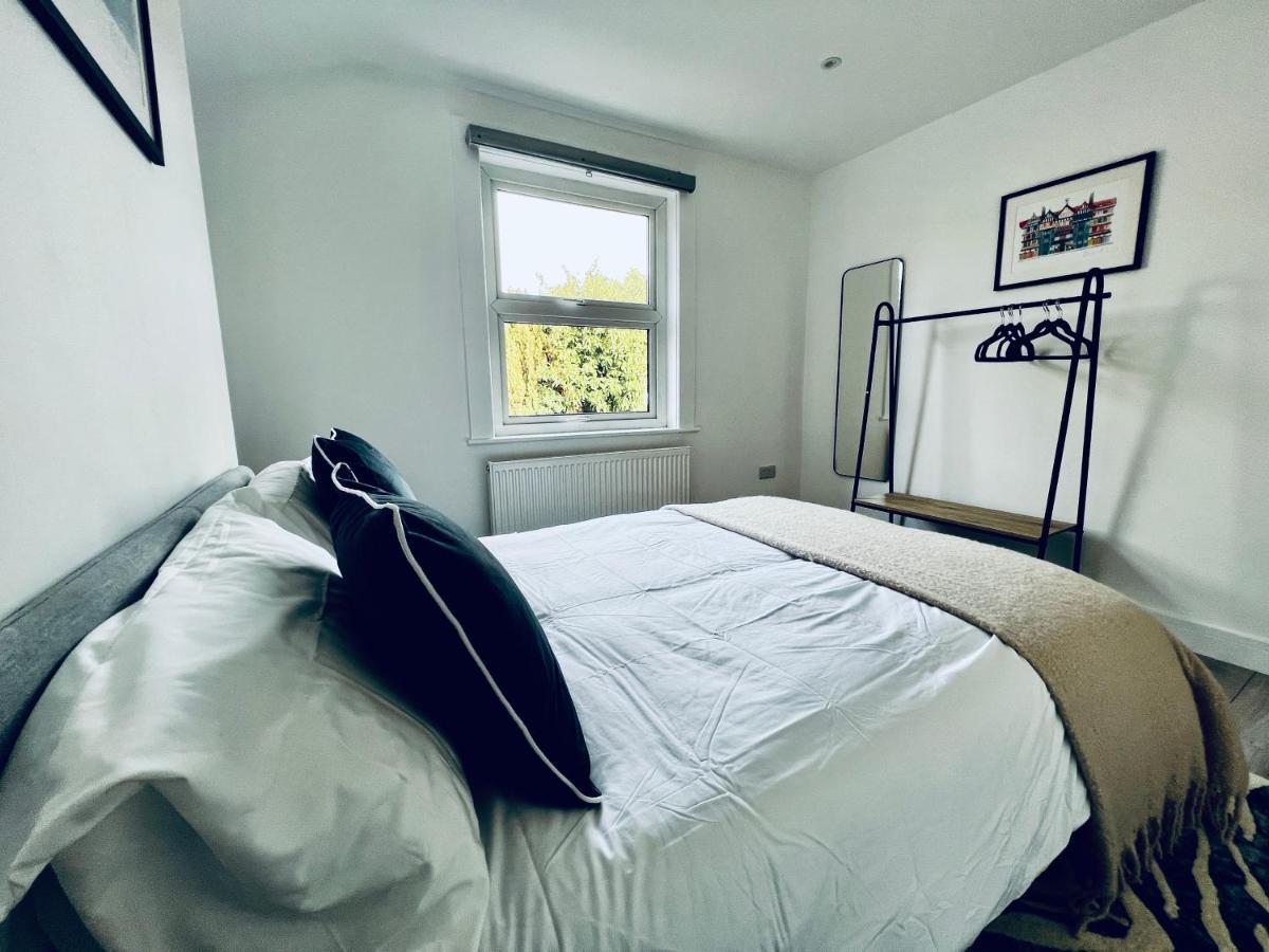 Neils Place Hosted By Airoperate Лондон Екстериор снимка