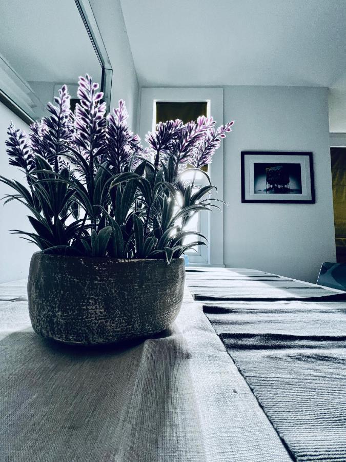 Neils Place Hosted By Airoperate Лондон Екстериор снимка